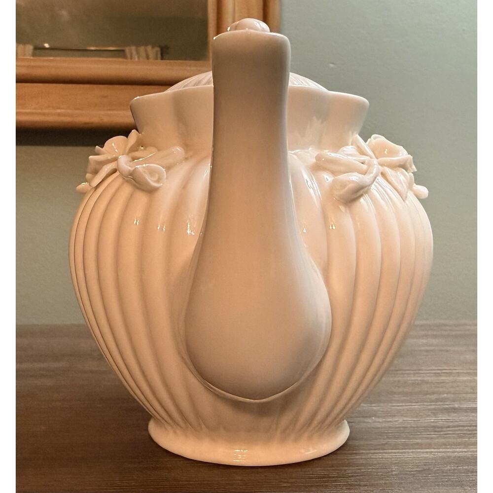 Beautiful I. Godinger & Co. White Ribbed Tea Pot With Victorian Rose Pattern - Picture 6 of 11
